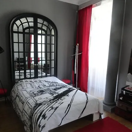 Low Cost Cinema Apartment Lissabon